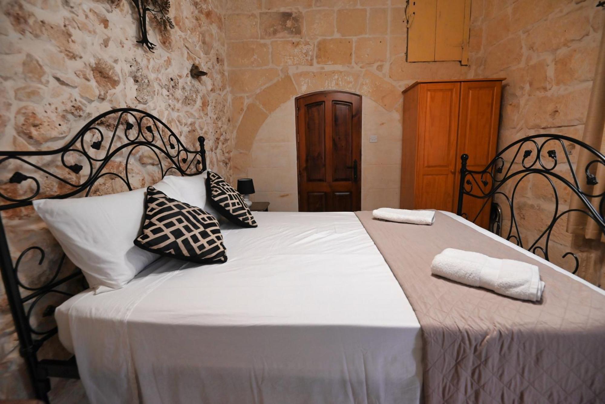 The Cloisters Bed And Breakfast Шаара Екстер'єр фото