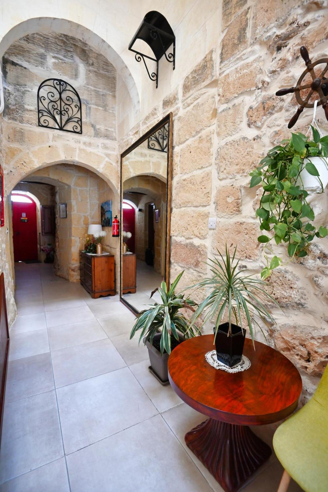 The Cloisters Bed And Breakfast Шаара Екстер'єр фото