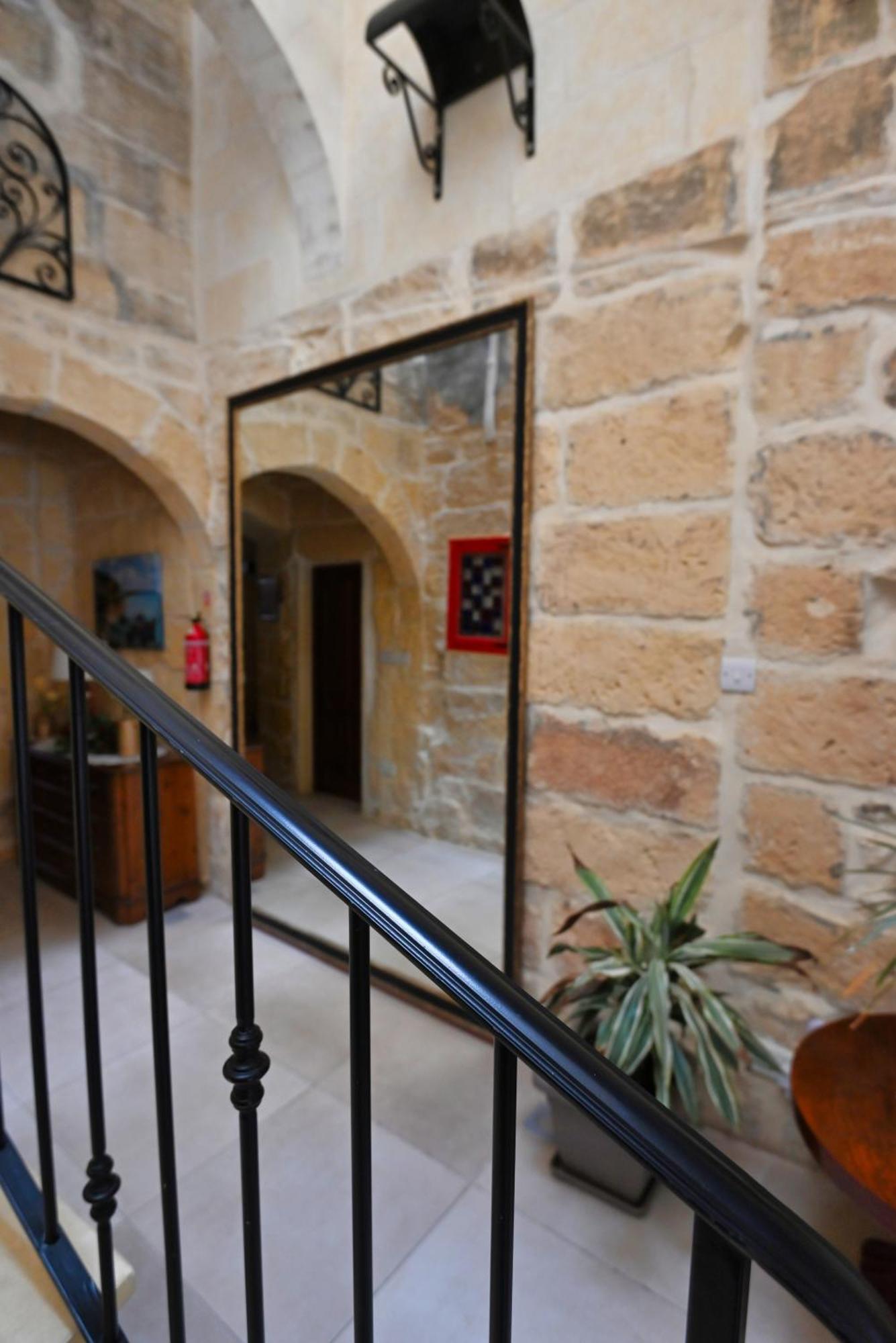 The Cloisters Bed And Breakfast Шаара Екстер'єр фото